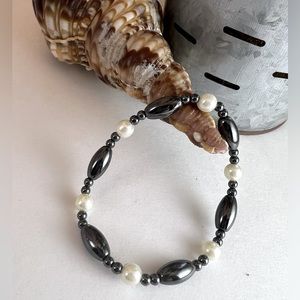 Magnet beaded stretch bracelet